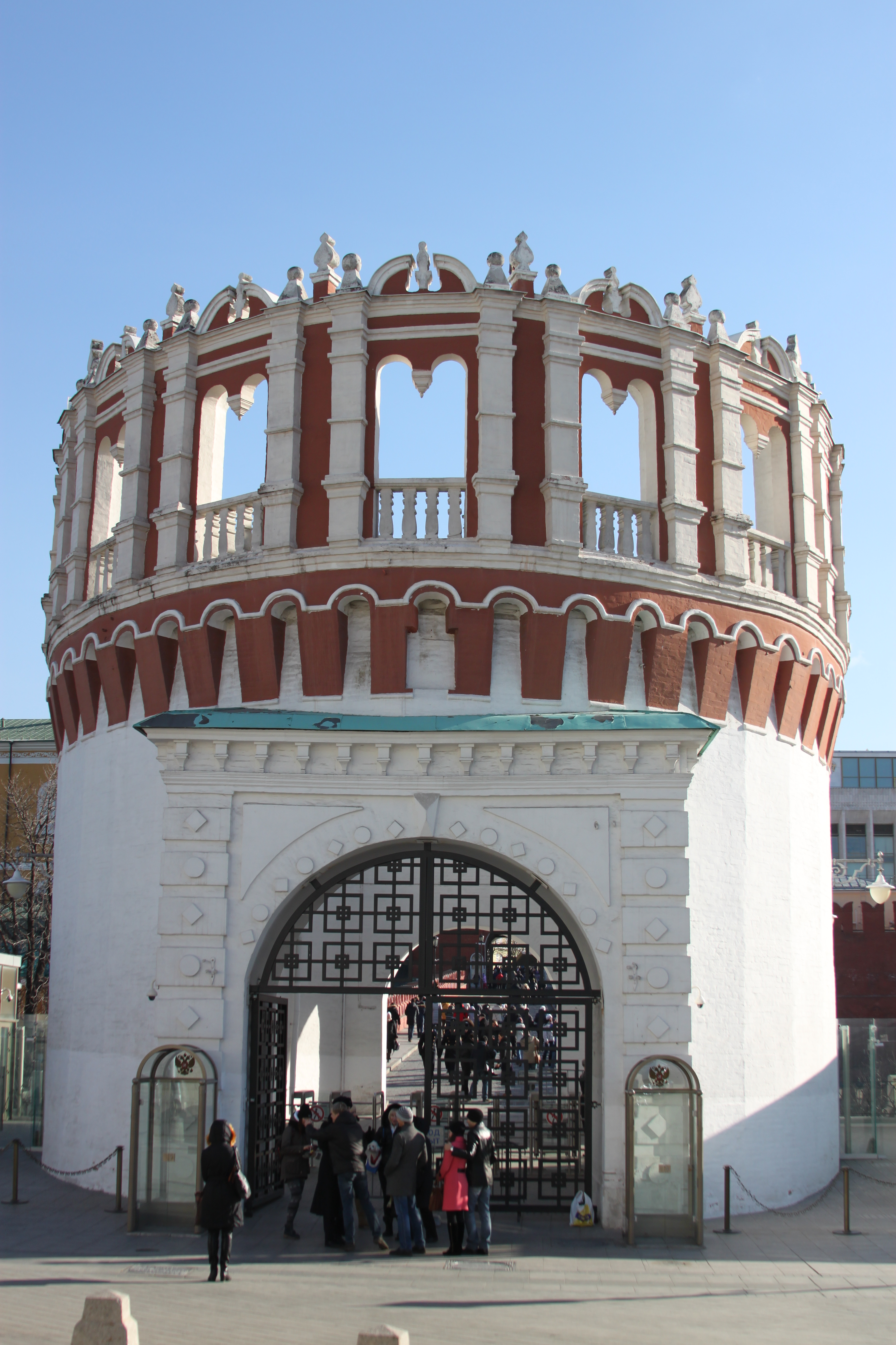 Кутафья башня на красной площади фото